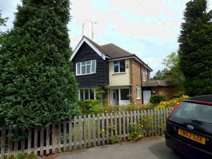 3 Bedroom Semi-Detached House To Rent In Russley Road, Bramcote., NG9