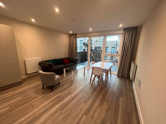 3 Bedroom Apartment To Rent In Green Ferry Way, London, E17
