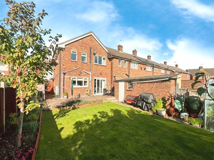 3 Bedroom End Of Terrace House For Sale In Fens Way, Swanley, Kent, BR8