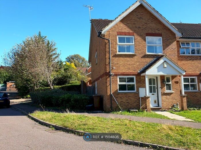 3 Bedroom End Of Terrace House To Rent In Malden Fields, Bushey, WD23