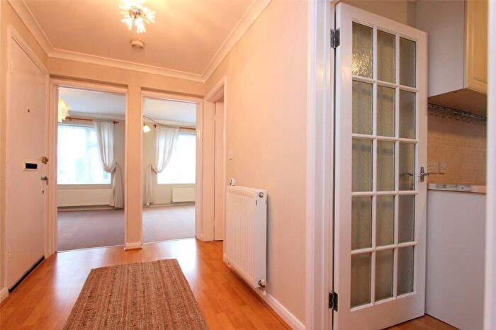 2 Bedroom Apartment To Rent In Chalkwell Park Drive, Leigh-on-Sea, Essex, SS9