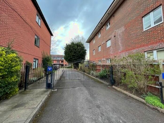 1 Bedroom Flat To Rent In Forest View, London, E4