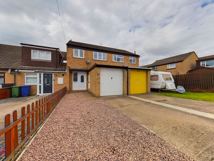 3 Bedroom Property To Rent In Farm Close, Northway, Tewkesbury, GL20