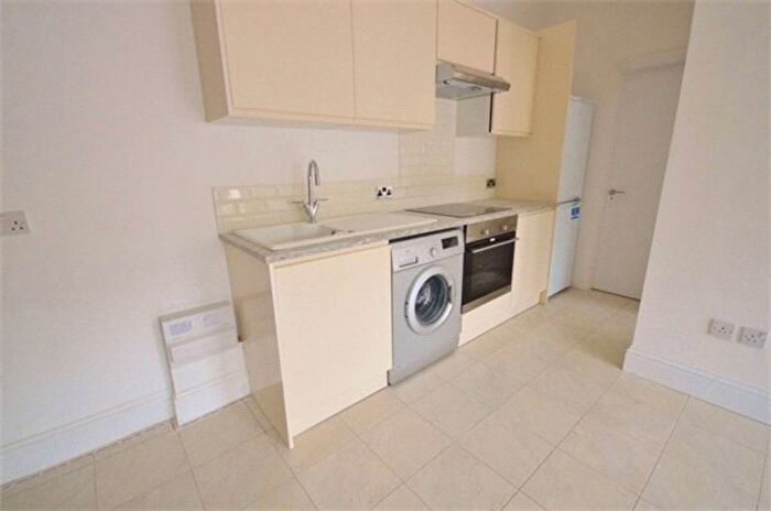 1 Bedroom Flat To Rent In Watford, Watford, WD25