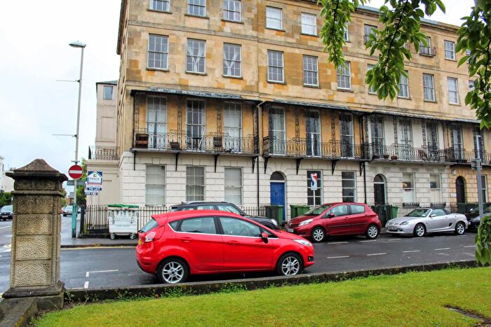 1 Bedroom Flat To Rent In Berkeley Place, GL52