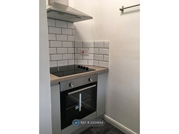 1 Bedroom Flat To Rent In Oakcroft, London, SE12