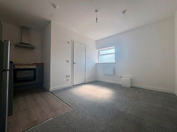 1 Bedroom Flat To Rent In Cricklade Road, Swindon, SN2