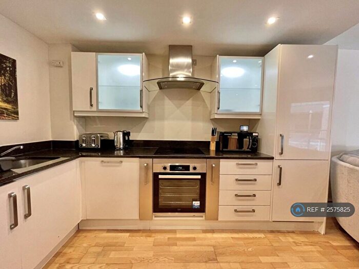2 Bedroom Flat To Rent In Cuba Street, Greater London, E14