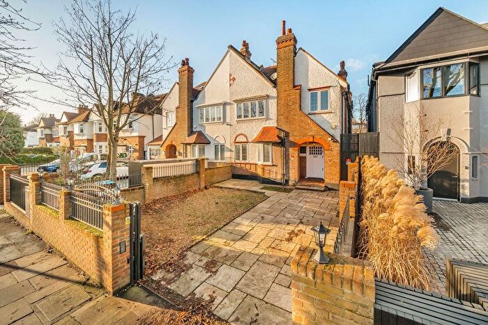 6 Bedroom Property To Rent In The Avenue, Queens Park, NW6