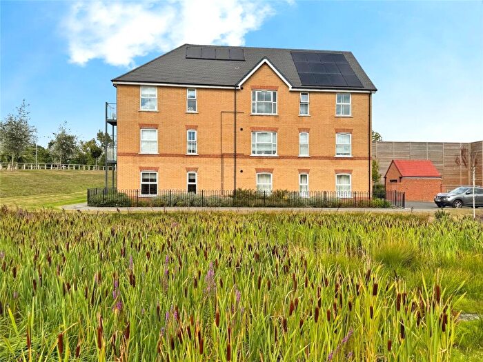 2 Bedroom Flat For Sale In Porthcawl Close, Stevenage, Hertfordshire, SG1