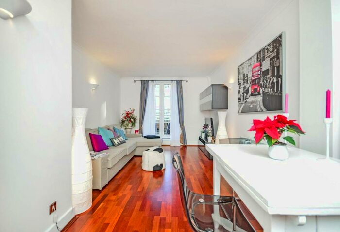 2 Bedroom Flat To Rent In Essex Road, Islington, London, N1