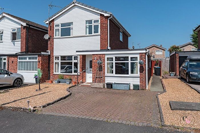 4 Bedroom Link Detached House For Sale In Caernarvon Avenue, Winsford, CW7