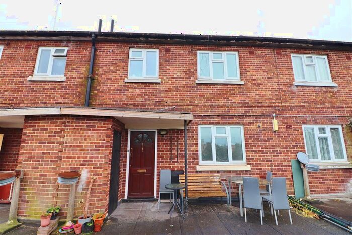 3 Bedroom Flat To Rent In Shenley Road, Borehamwood, WD6