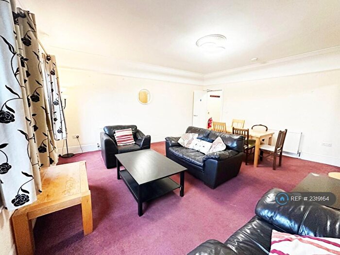 4 Bedroom Flat To Rent In Peckham Rye, London, SE15