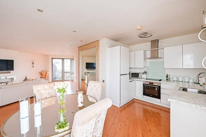2 Bedroom Flat For Sale In Wick Lane, Bow, London, E3