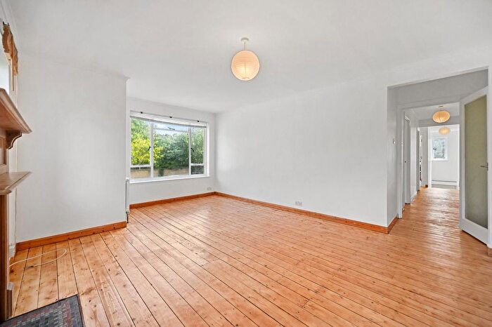 2 Bedroom Flat To Rent In Courtlands, Castlebar Hill, Ealing, W5