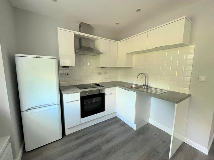 1 Bedroom Flat To Rent In Chaloner Grove, Wakefield, WF1