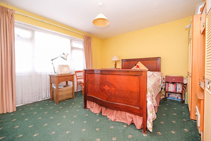 1 Bedroom Flat For Sale In Chislehurst Road, Orpington, BR6