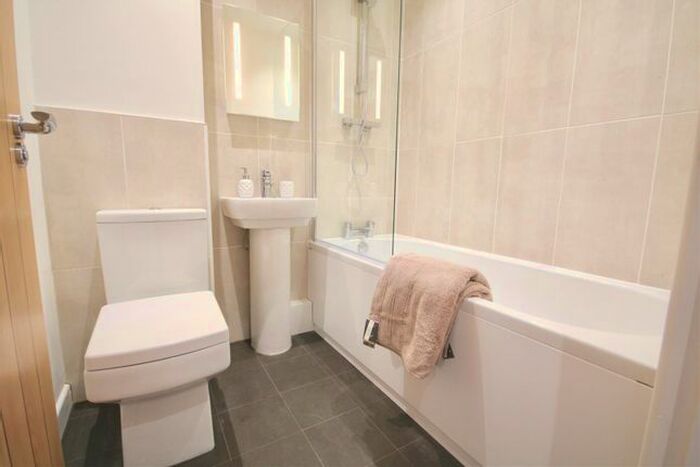 2 Bedroom Flat To Rent In Isambard Brunel Road, Portsmouth, PO1