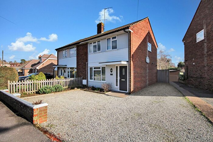 3 Bedroom Semi Detached House For Sale In The Pasture, Kennington, TN24