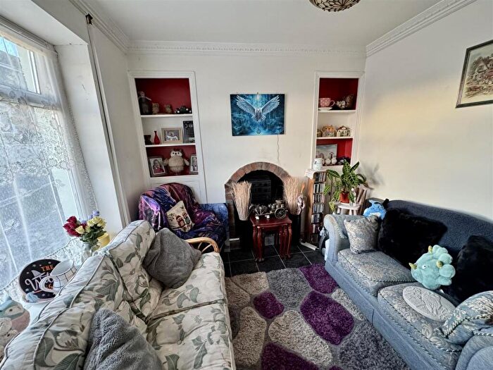 3 Bedroom Detached House For Sale In Heol Aman, Glanamman, Ammanford, SA18