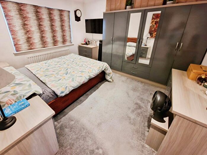 5 Bedroom Semi-Detached House To Rent In Blackfen Road, Sidcup, DA15
