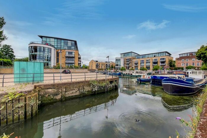 1 Bedroom Flat To Rent In Ferry Lane, Brentford, TW8