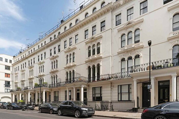 2 Bedroom Flat For Sale In Kensington Gardens Square, Westbourne Park, W2