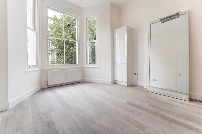2 Bedroom Apartment To Rent In Finborough Road, Chelsea, SW10