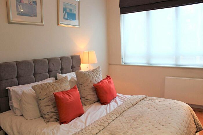 1 Bedroom Flat To Rent In City Road, Old Street, London, EC1V