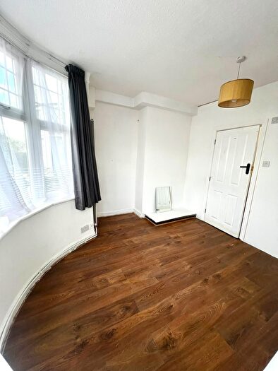 1 Bedroom Detached House To Rent In Radcliffe Rd, Wealdstone, HA3