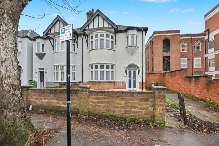 3 Bedroom Semi Detached House For Sale In Dobell Road, Eltham, London, SE9