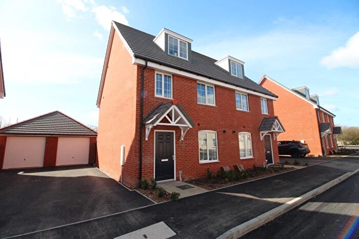 3 Bedroom Semi-Detached House To Rent In Spencers Wood, Berkshire, RG7