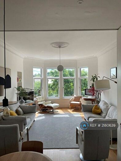 3 Bedroom Flat To Rent In Darnley Road, Glasgow, G41