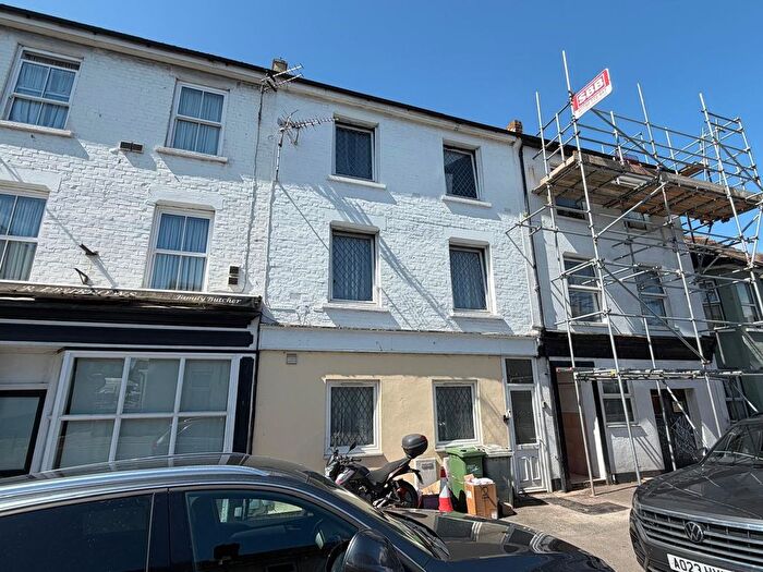 1 Bedroom Flat To Rent In Dover Road, Folkestone, Kent, CT20