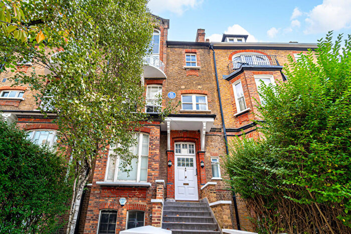 2 Bedroom Apartment For Sale In Adamson Road, Belsize Park, London, NW3