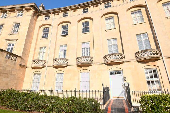1 Bedroom Apartment To Rent In Royal Crescent, Weston-Super-Mare, BS23