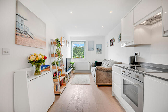 1 Bedroom Flat For Sale In Regent House, Hubert Road, Brentwood, CM14