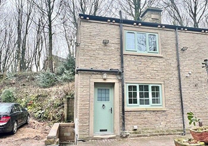 2 Bedroom Property To Rent In Brackenbed Lane, Halifax, HX2