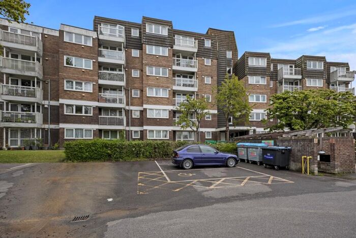 1 Bedroom Apartment To Rent In Wynnstay, Burgess Hill, RH15
