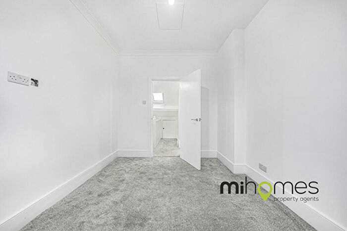 2 Bedroom Apartment For Sale In Wood Street, EN5