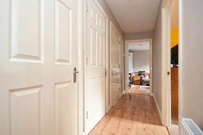 2 Bedroom Apartment For Sale In The Groves, Bristol, BS13