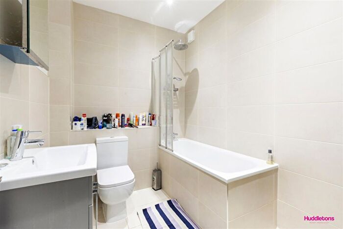 3 Bedroom Flat To Rent In Chalton Street, London, NW1