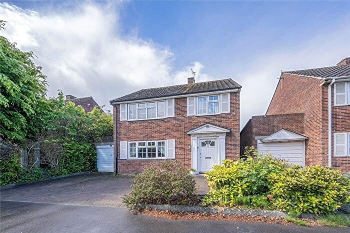 3 Bedroom Detached House For Sale In Kenton Avenue, Sunbury, TW16