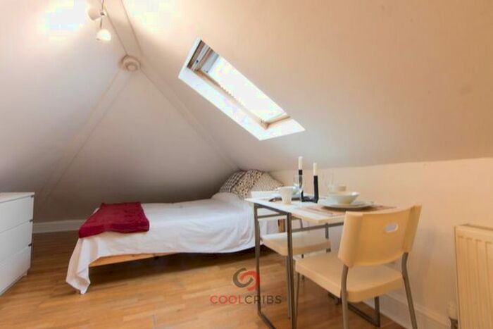 Studio To Rent In Netherwood Road, Shepherds Bush, London, W14