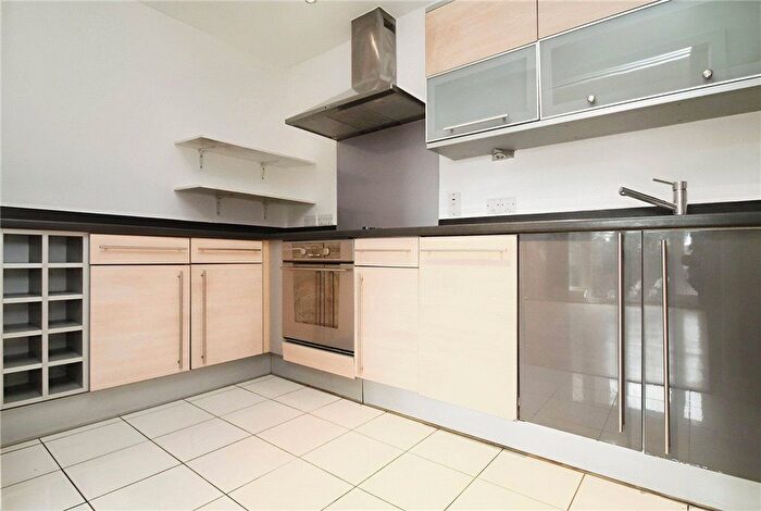 2 Bedroom Flat To Rent In Park Lane, Croydon, CR0