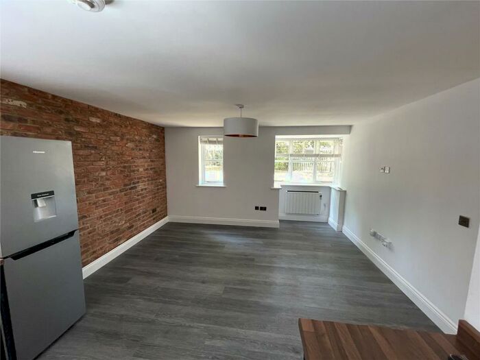 2 Bedroom Apartment To Rent In Lee Close, Barnet, EN5