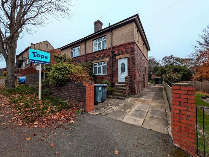 3 Bedroom Semi-Detached House For Sale In Westcliffe Road, Cleckheaton, BD19