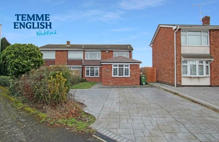 4 Bedroom Semi-Detached House To Rent In Cedar Avenue, Wickford, SS12