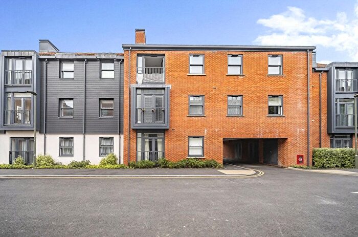 1 Bedroom Flat For Sale In Threadneedle Road, Farnham, Surrey, GU9